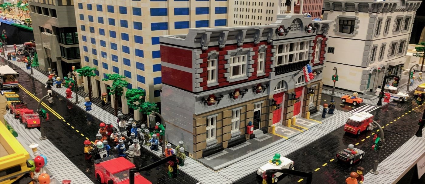 A lego set from the Columbus Museum of Art showing a Columbus street corner.
